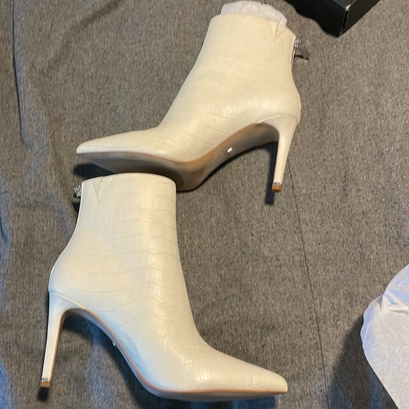 Kenneth Cole Riley bootie, NWT, 9 - Picture 4 of 9